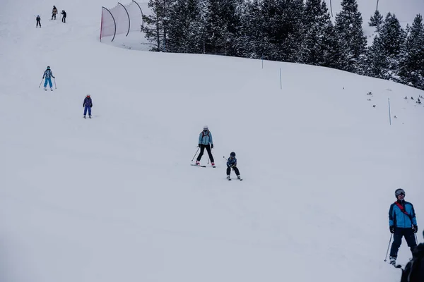 Grandvalira Andorra 2021 Január Emberek Síelése Grandvalira Pireneusok Állomásán 2021 — Stock Fotó