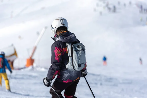 Grandvalira Andorra 2022 Gennaio Giovane Donna Sciare Nei Pirenei Presso — Foto Stock