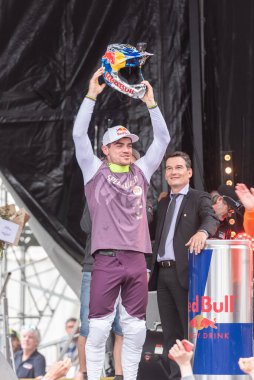 Lourdes, Fransa: 27 Mart 2022: BRUNI Loic FRA, Fransa 'nın Lourdes kentinde düzenlenen UCI Mountain Bike Down Dünya Kupası 2022 yarışı sırasında yarıştı..