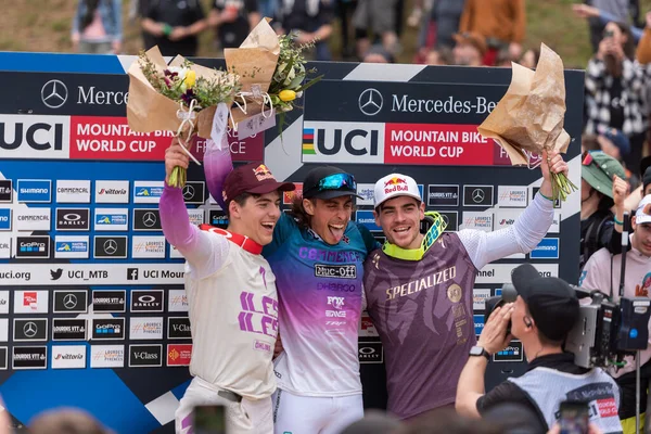 Lourdes, Fransa: 27 Mart 2022: PIERRON Amaury FRA, BRUNI LOIC FRA ve ILES Finn Fransa 'nın başkenti Lourdes' te düzenlenen UCI Dağ Bisikleti Dünya Kupası 2022 yarışı sırasında yarışır..