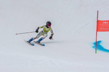 Grandvalira, Andorra: 20 Mart 2022: Iria MedinaAND EUROPA CUP FINALS 2022, Soldeu, Andorra 'da 2022 Bayanlar Slalom' da yarışıyor.