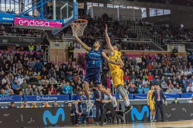 Andorra La Vella, Andorra: 2022 Nisan 03: ACB Ligi 'nde oynayan oyuncular Andorra La Vella' da Mora BAnc Andorra FC Barcelona 'ya karşı.