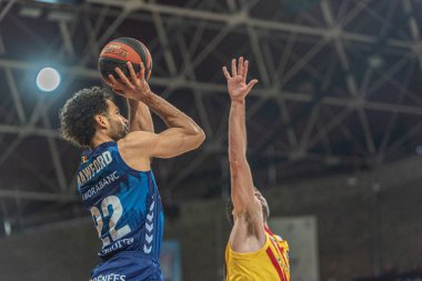 Andorra La Vella, Andorra: 2022 Nisan 03: ACB Ligi 'nde oynayan oyuncular Andorra La Vella' da Mora BAnc Andorra FC Barcelona 'ya karşı.