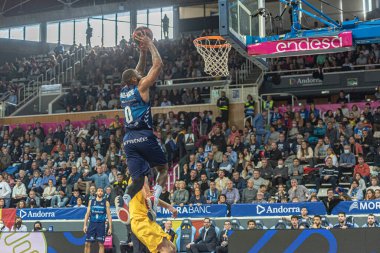 Andorra La Vella, Andorra: 2022 Nisan 03: ACB Ligi 'nde oynayan oyuncular Andorra La Vella' da Mora BAnc Andorra FC Barcelona 'ya karşı.