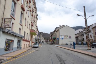 Ax Les Termes, Fransa: 14 Mart 2022 'de bir kış öğleden sonra Ax Les Thermes şehri.