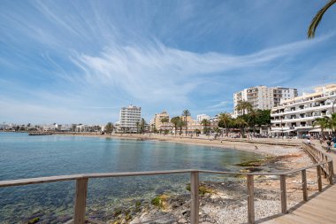 İspanya 'nın İbiza adasındaki Figueretas plajı.