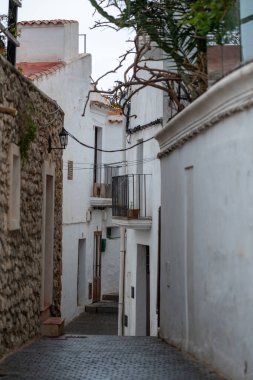 2022 yazında İspanya 'nın İbiza kentindeki Dalt Vila' da sokaklar.