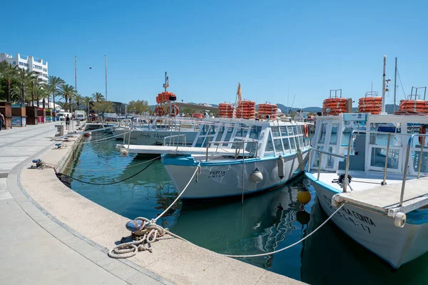 Sant Antoni Portmany Ισπανία 2022 Απριλίου Σκάφος Στο Πανόραμα Της — Φωτογραφία Αρχείου
