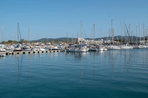 Sant Antoni Portmany Espanha 2022 Abril Barco Panorama Cidade Sant — Fotografia de Stock