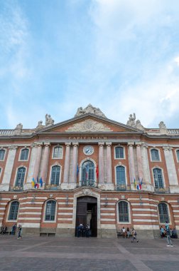 Toulouse, Fransa. 2 Mayıs 2022. 2022 yazında Toulouse kentindeki turizm bürosu.