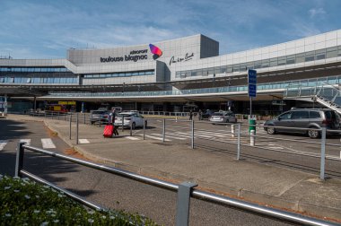 Toulouse, Fransa. 2022 Mayıs 02. 2022 yazında Fransa 'daki Toulouse Blagnac Havaalanı' nın dış manzarası.