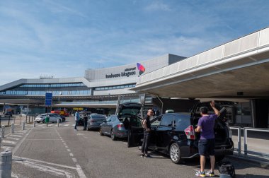 Toulouse, Fransa. 2022 Mayıs 02. 2022 yazında Fransa 'nın Toulouse Blagnac Havalimanı' ndaki Taksi İstasyonu.