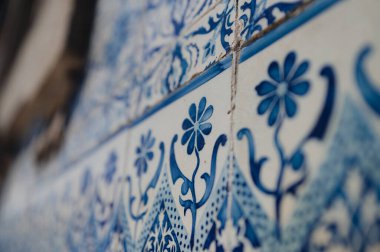 Portekiz 'in Porto kentindeki Santa Catarina Caddesi' nde Ruhlar Şapeli 'nin (Capela das Almas de Santa Catarina) dış cephesi.