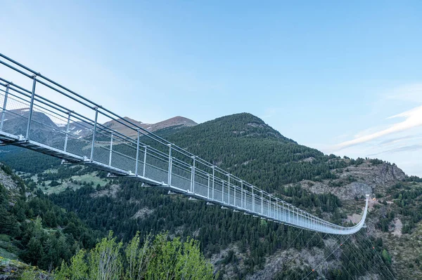 Avrupa 'nın en uzun Tibet köprüsü, 600 metre uzunluğunda ve Andorra' daki Canillo Bölgesi 'nde 200 metre yüksekliğinde..