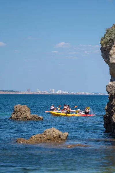 Lagos Portugal 2022 Mayo Excursiones Kayak Para Visitar Las Cuevas — Foto de Stock