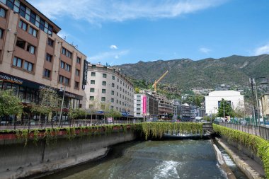 Andorra La Vella, Andorra. 29 Mayıs 2022. 2022 yazında Andorra Prensliği 'nin başkenti Andorra La Vella Central Park' ın bahçesi..