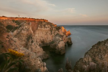 Portekiz, Lagos 'taki Algarve' de Ponta de Piedade 'nin bakış açısı.