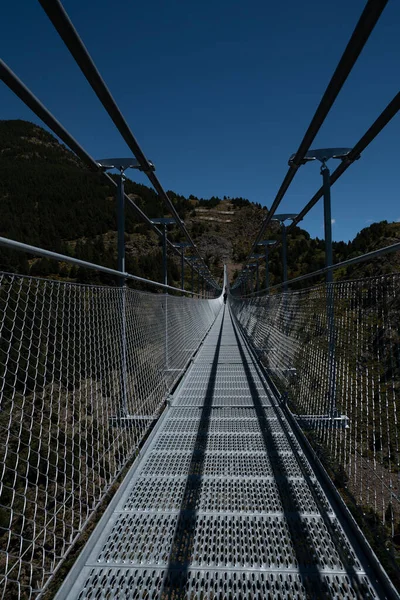Avrupa 'daki en uzun Tibet köprüsü, 600 metre uzunluğunda ve Andorra' daki Canillo Bölgesi 'nde 200 metre yüksekliğinde..