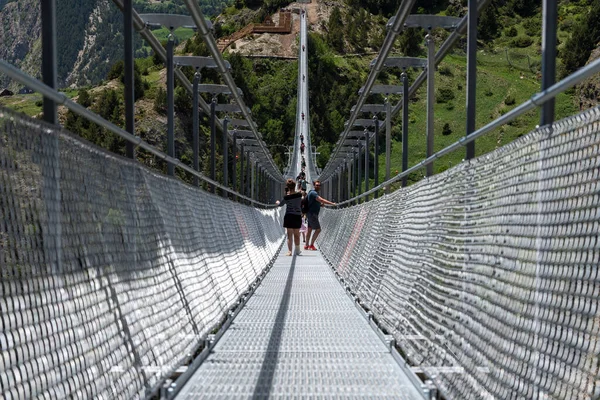 Канильо Андорра 2022 Июня Люди Ходят Самому Длинному Тибетскому Мосту — стоковое фото