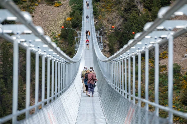 Канильо Андорра 2022 Июня Люди Ходят Самому Длинному Тибетскому Мосту — стоковое фото