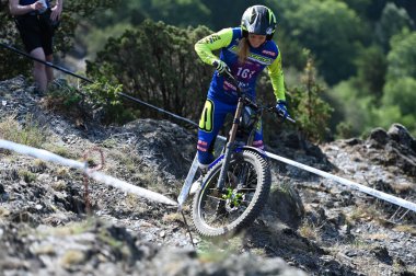 Sant Julia de Loria, Andorra . 18 Haziran 2022. ANDORRA 1. GÜN Dünya Şampiyonası FIM TRIALGP, BRISTOW Emma SHERCO 18 Haziran 2022 tarihinde Sant Julia, Andorra 'da düzenlenen FIM ANDORRA Dünya Şampiyonası sırasında eylem halindedir..