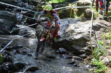 Sant Julia de Loria, Andorra . 18 Haziran 2022. ANDORRA FIM TRIALGP - 1. GÜN Dünya Şampiyonası, ANDORRA FIM Dünya Şampiyonası sırasındaki sürücüler 18 Haziran 2022 'de Sant Julia, Andorra' da.