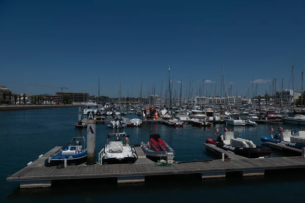 Lagos Portugal 2022 Mayo Gente Caminando Por Puerto Deportivo Ciudad — Foto de Stock