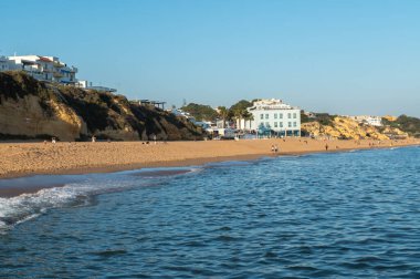 Albufeira, Portekiz. 12 Mayıs 2022. Playa dos Alemanes Algarve, Portekiz 'de Albufeira' nın turist bakımında.