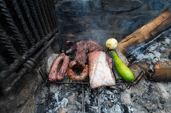 Tipico Uruguaiano Argentino Asado Cucinato Fiamme Tagli Carne Entrana Vacio — Foto Stock