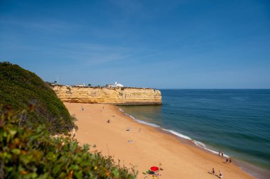 Portekiz 'deki Algarve' deki Porches 'da güzel Praia Nova.