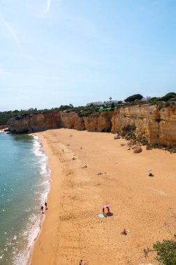 Portekiz 'deki Algarve' deki Porches 'da güzel Praia Nova.