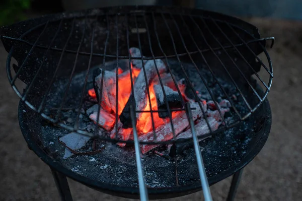 Barbecue Lit Charcoal — Zdjęcie stockowe