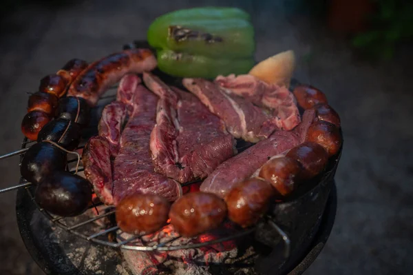 Assado Típico Uruguaio Argentino Cozido Chamas Cortes Carne Entrana Vacio — Fotografia de Stock