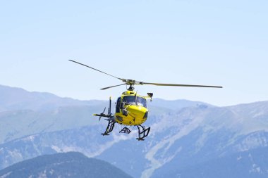 Vallnord, Andorra . 14 Temmuz 2022. UCI Dağ Bisiklet Dünya Kupası 2022 - Birinci Gün, Kurtarma Helikopteri La Massana 'daki UCI Dağ Bisiklet Dünya Kupası Kadınlar Eğitimi sırasında.