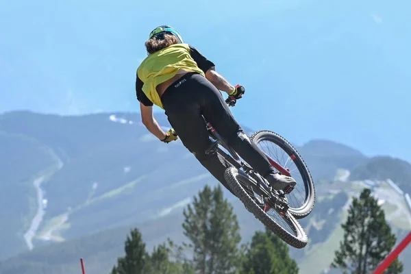 Vallnord, Andorra . 14 Temmuz 2022. UCI Dağ Bisiklet Dünya Kupası 2022 - 1. gün, La Massana 'da düzenlenen UCI Dağ Bisiklet Dünya Kupası Kadınlar Eğitimi sırasında Sürücü,