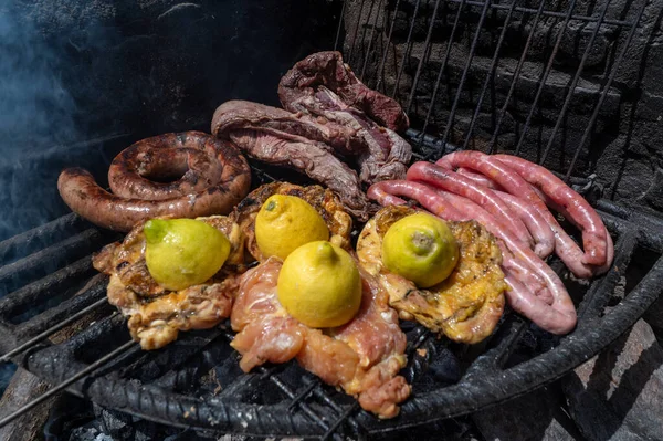 Tipico Uruguaiano Argentino Asado Cucinato Fiamme Tagli Carne Entrana Vacio — Foto Stock