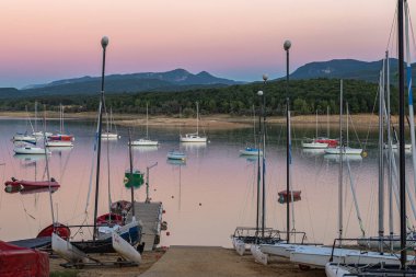 Montbel, France. 2022 August 2 . Sunset on Lake Montbel in Ariege with the boats in the summer of 2022.