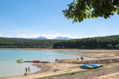 Montbel, France. 2022 August 2 . Sunset on Lake Montbel in Ariege with the boats in the summer of 2022.