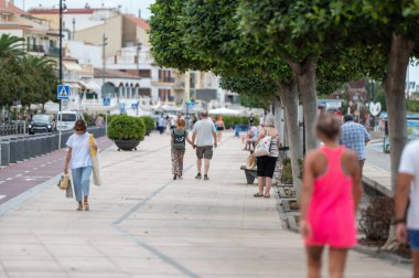 Cambrils, İspanya: 10 Eylül 2022: 2022 yazında Katalonya 'nın Cambrils kentinde yaz sonu panorama.