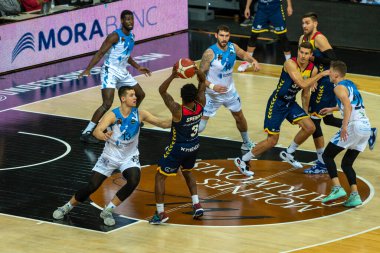 Andorra La vella, Andorra: 22 Ekim 2022: Mora Banc Andorra BC ile Caceres Basket arasındaki Liga Leb Oro maçındaki oyuncular 22 Ekim 2022 'de Andorra' da.