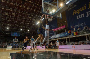 Andorra La vella, Andorra: 22 Ekim 2022: Mora Banc Andorra BC ile Caceres Basket arasındaki Liga Leb Oro maçındaki oyuncular 22 Ekim 2022 'de Andorra' da.