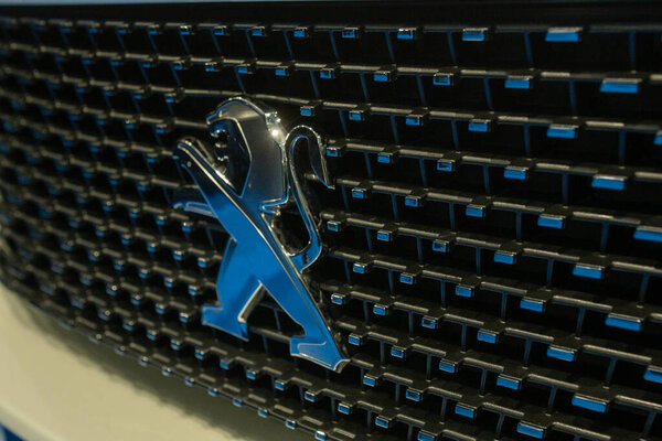 Андорра-Ла-Велья, Андорра: 2022 23 октября: Логотип Peugeot Automobil 2022 осенью в октябре.