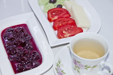 lezzetli kahvaltı tabağına domates ile