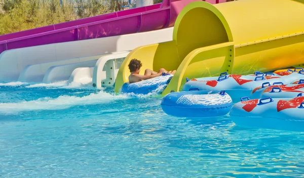 Tempo di divertimento in Aqua Toys Città, Turchia — Foto Stock