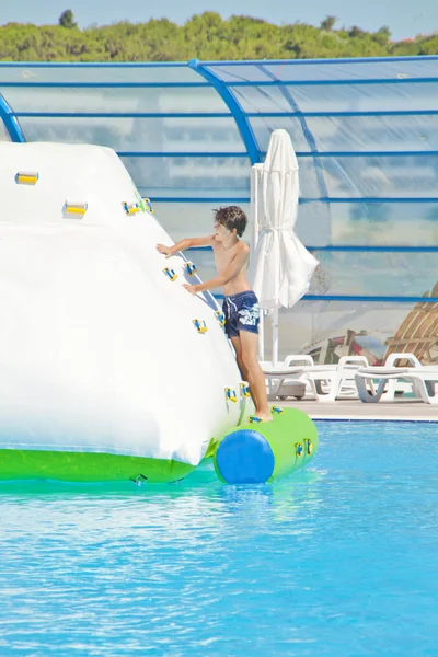 Tempo di divertimento in Aqua Toys Città, Turchia — Foto Stock