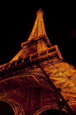 Eyfel Kulesi ile gece