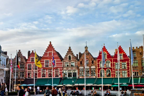 Szene auf dem Marktplatz in Brügge, Belgien — Stockfoto