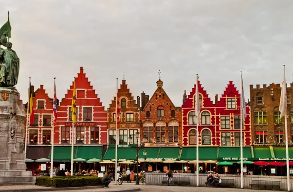 Markt τετραγωνικά σκηνή στο brugge, Βέλγιο — Φωτογραφία Αρχείου