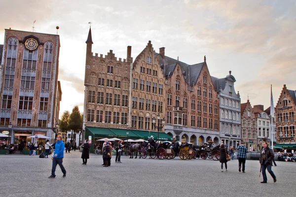 Markt τετραγωνικά σκηνή στο brugge, Βέλγιο — Φωτογραφία Αρχείου