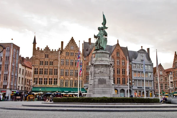 Markt τετραγωνικά σκηνή στο brugge, Βέλγιο — Φωτογραφία Αρχείου